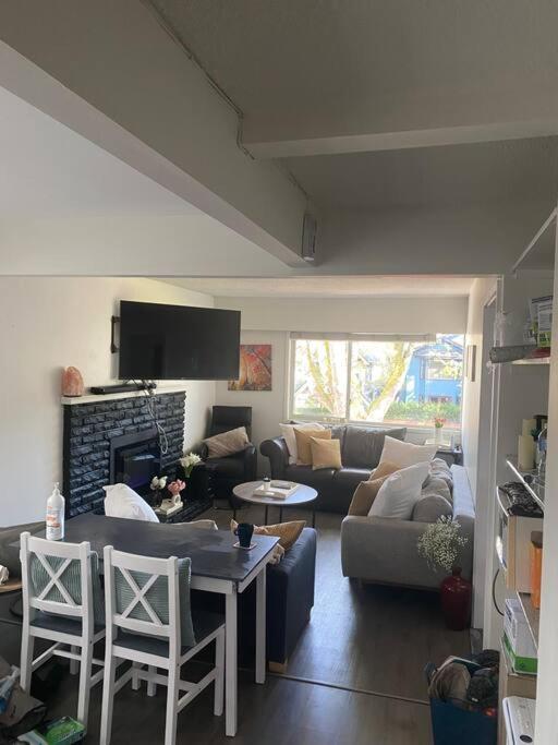 4 Bedroom Upper Level Kits Home Vancouver Extérieur photo