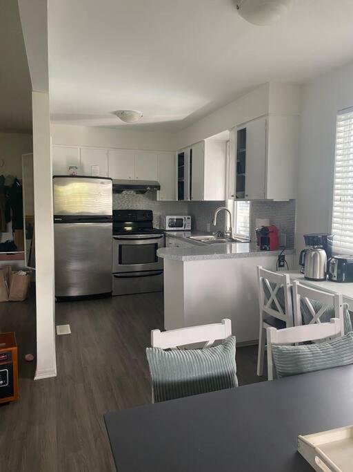 4 Bedroom Upper Level Kits Home Vancouver Extérieur photo